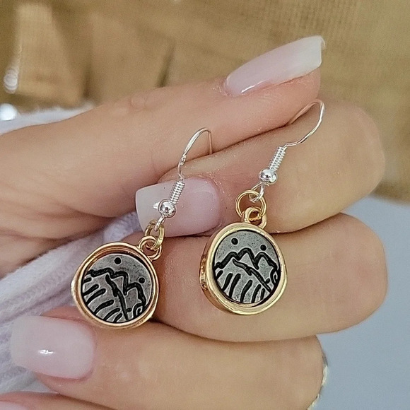 🔥LAST PAIR🔥 Rustic Mountain Scene Drop Earrings, S925 wires - Picture 1 of 8